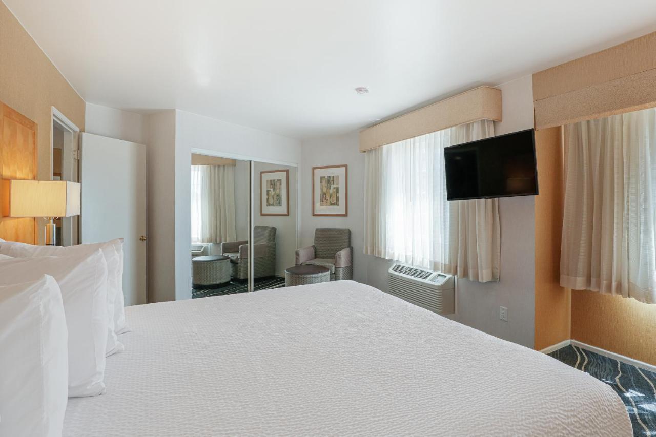 Ramada By Wyndham Costa Mesa/Newport Beach Exterior foto