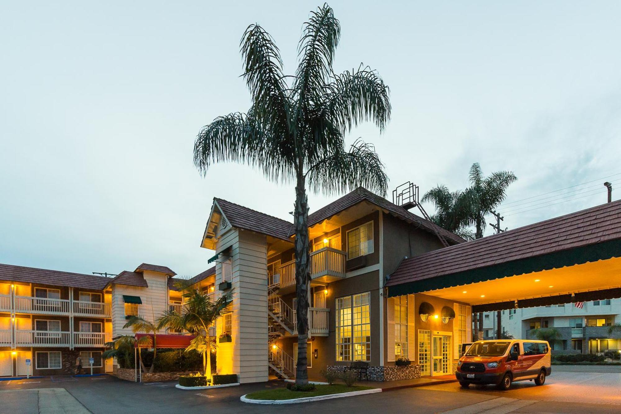 Ramada By Wyndham Costa Mesa/Newport Beach Exterior foto
