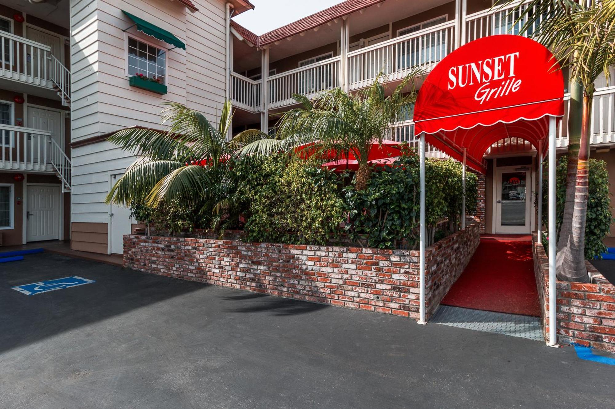 Ramada By Wyndham Costa Mesa/Newport Beach Exterior foto